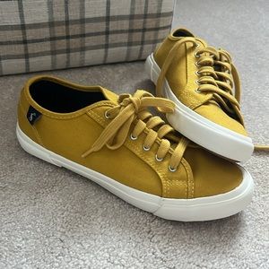 Joules Women’s size 7 Plimsole sneaker.
